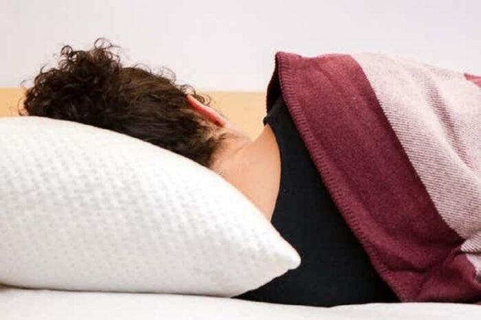 The Best Pillow for Side Sleepers with Broad Shoulders: A Complete Guide