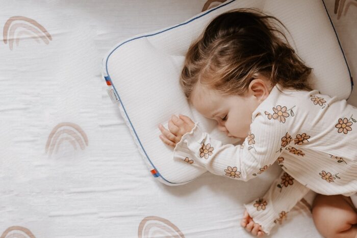How to Choose the Best First Pillow for Your Toddler: A Comprehensive Guide