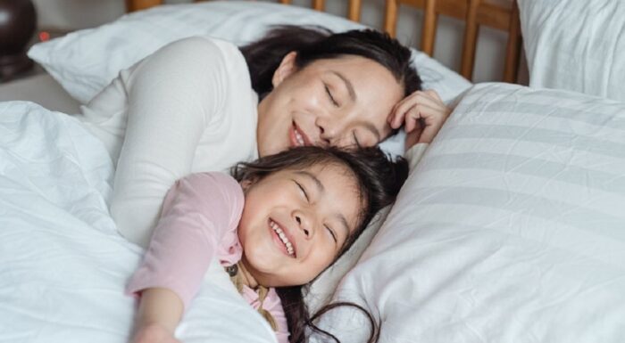 How Long Do Down Alternative Pillows Last? Expert Guide to Lifespan, Care & Replacement