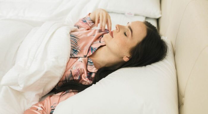 How to Choose the Best Pillows for Back Sleepers for Spinal Alignment